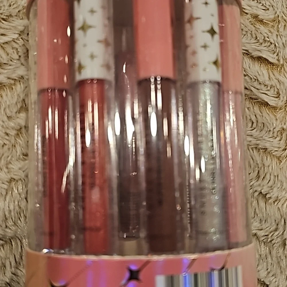 New never opened lip stick - Picture 5 of 8